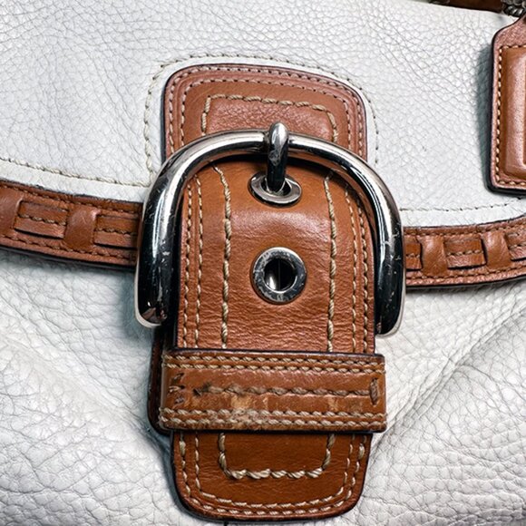 Coach Soho Buckle Dome Bag White Tan Pebbled Leather VGUC with Coach Hang Tag - Picture 3 of 12